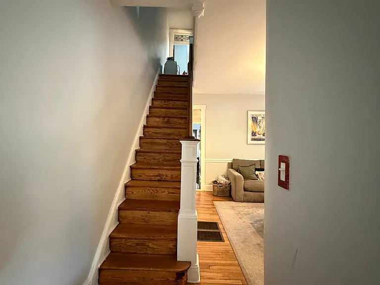 411 11th St NE — Photo 25