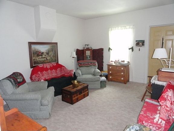 4th image of 126 E Mackie St