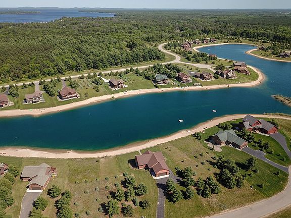 5th image of N7568 Blue Water Ct