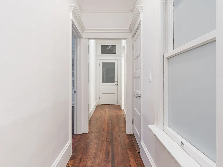 547 Union St — Photo 32