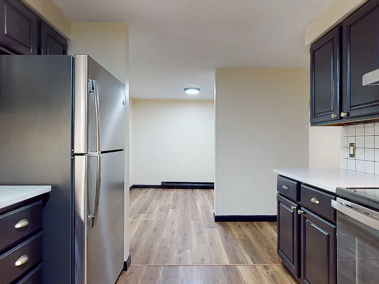 Beacon Court — Photo 2