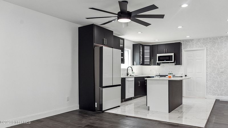 5th image of 123 Exchange Street