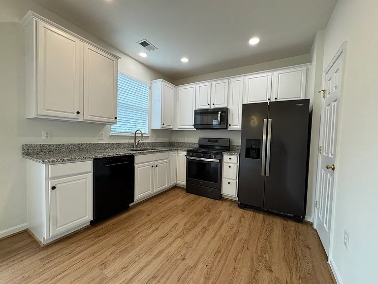 Gourmet kitchen