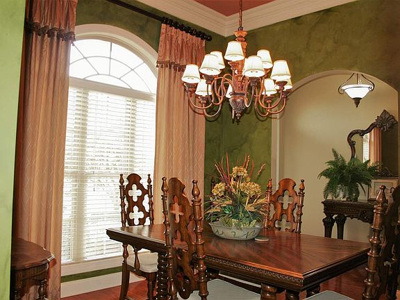 5th image of 1815 Clubhouse Dr