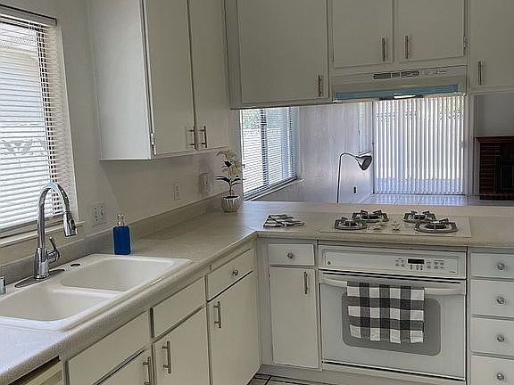 3rd image of 2360 Aqua Vista Ave