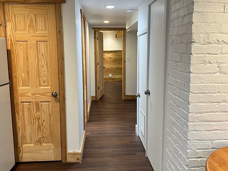 913 Webster Ave — Photo 11