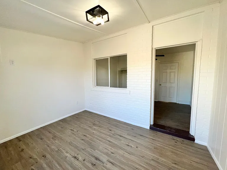938 E 12th St #938 — Photo 11