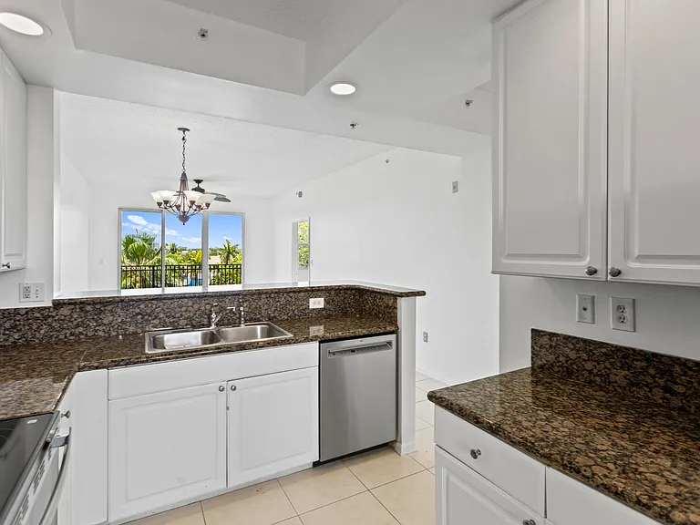 27 Royal Palm Way #503 — Photo 13
