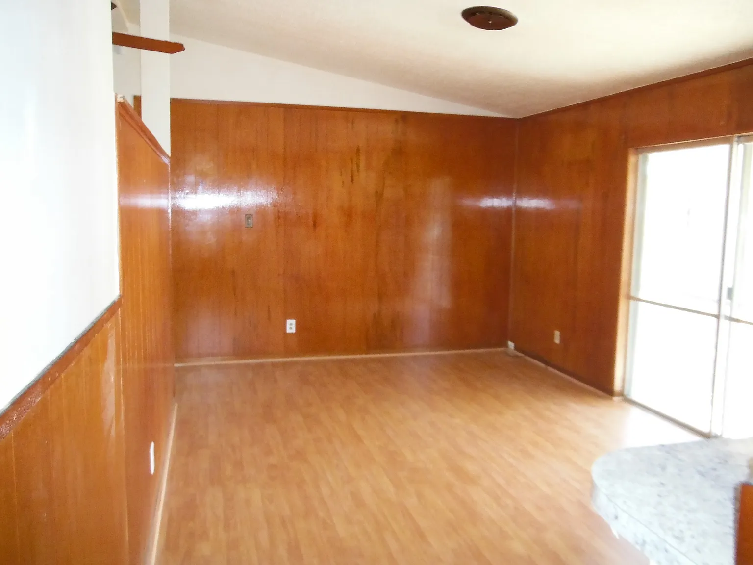 3 bed, $1,125 — Photo 2