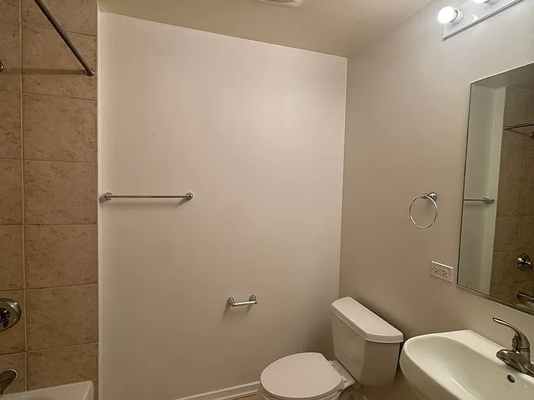 1000 W Leland Ave #7B — Photo 15