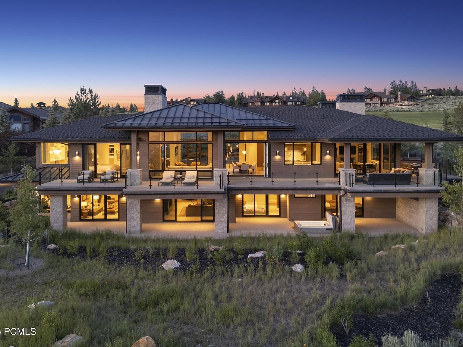 2647 E Silverberry Ct