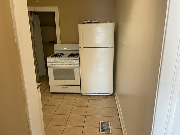 5th image of 7338 S Vernon Ave #1B
