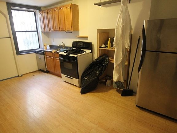 5th image of 290 Saint James Pl APT 1
