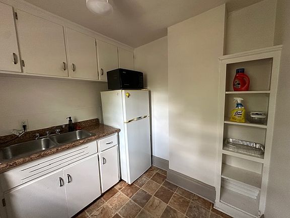 2nd image of 611 W Liberty St #3