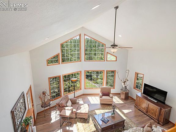 5th image of 533 Tenderfoot Dr