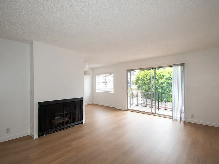 12241 Burbank Blvd — Photo 2