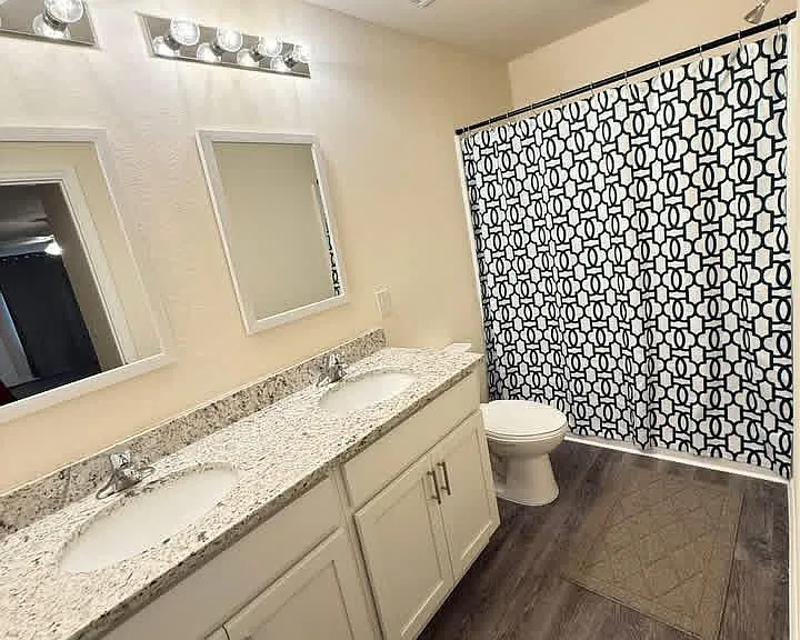 575 Oakshire Ln — Photo 4