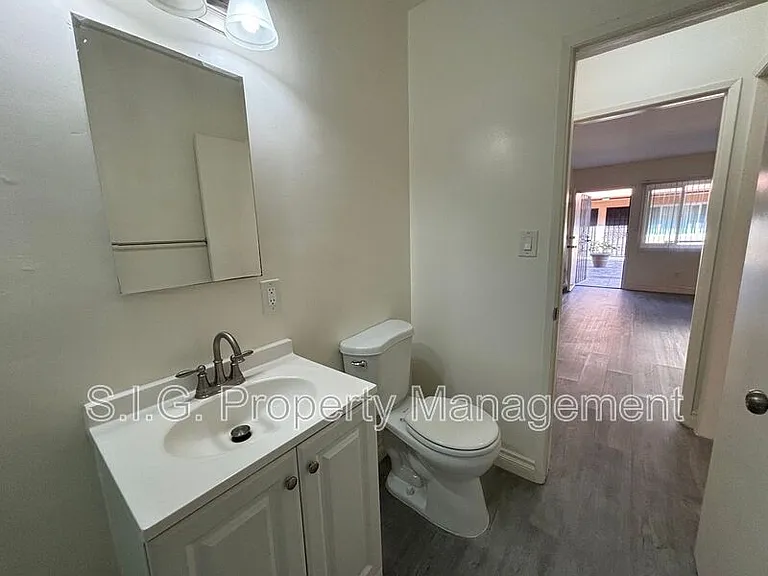 526 E Windsor Rd #3 — Photo 16