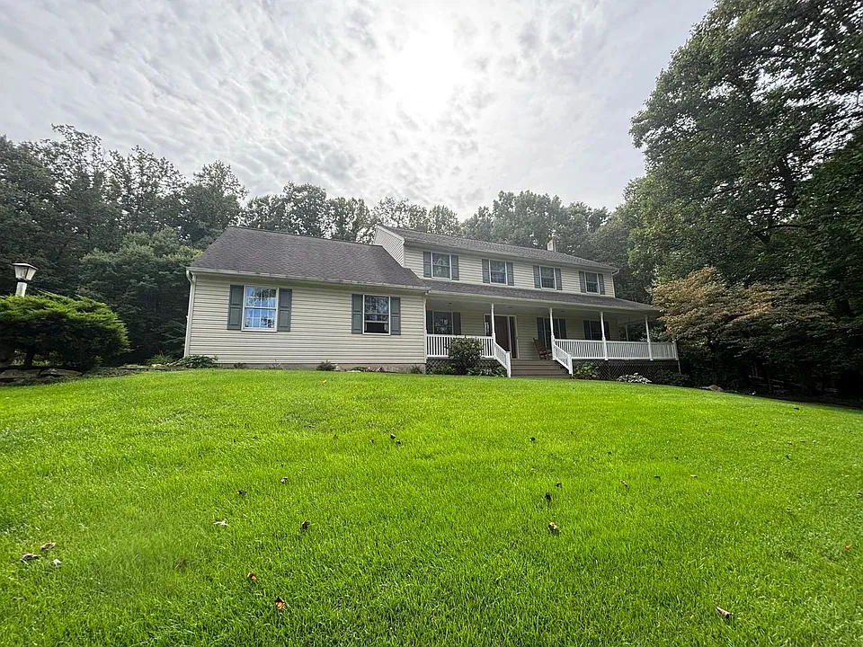 750 Homestead Ln