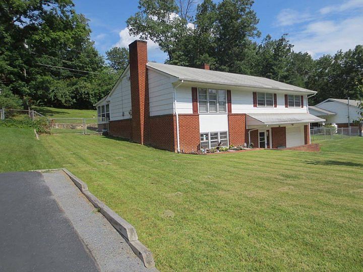 1st image of 1807 N Oakwood Dr