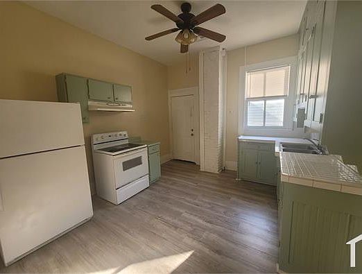 3rd image of 3215 Avenue O