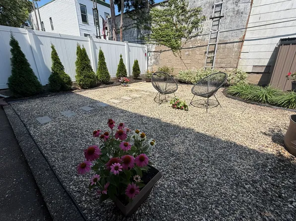 60-09 Grove St #1, Ridgewood, NY 11385