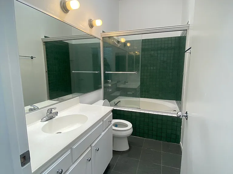 438 S Venice Blvd #5 — Photo 14