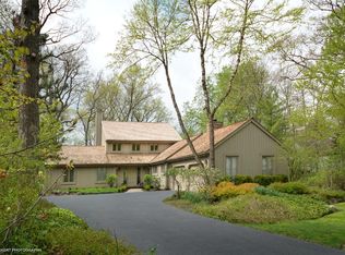 145 Brierfield Ct, Lake Bluff, IL