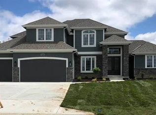 5573 Thousand Oaks Dr, Parkville, MO 64152