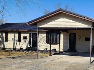 509 1st St, Crossville, IL 62827