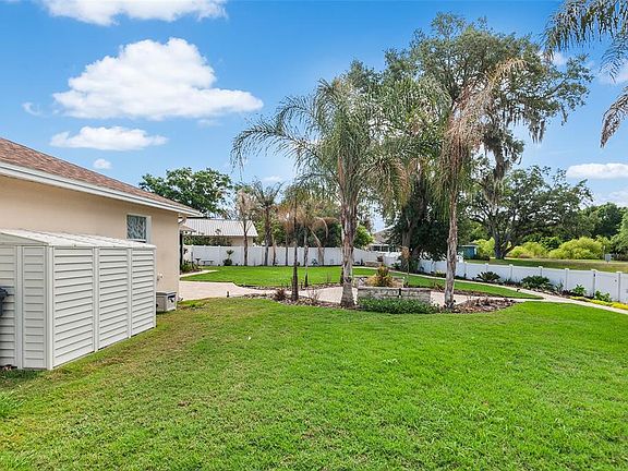 4th image of 1557 KINSMAN WAY