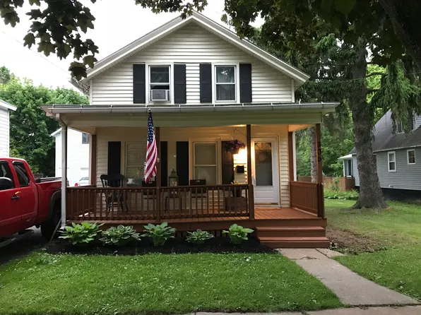 306 4th St, Liverpool, NY 13088