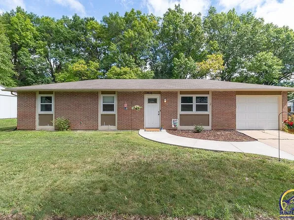 1408 Pinewood Dr, Lawrence, KS 66044