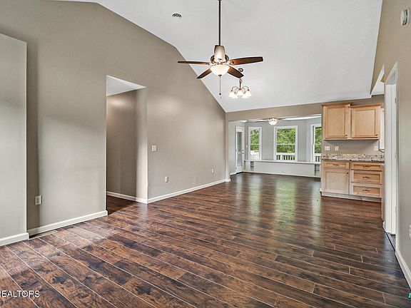 5th image of 32 Rhododendron Cir