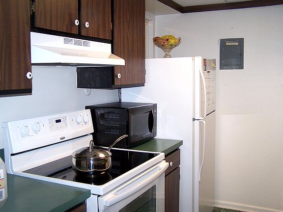 4th image of 47 Berkshire Ct