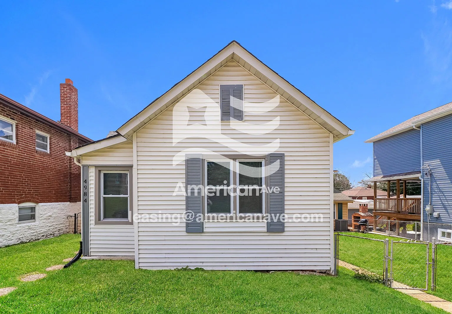 2 bed, 1.0 bath, 977 sqft, $1,525 — Photo 2