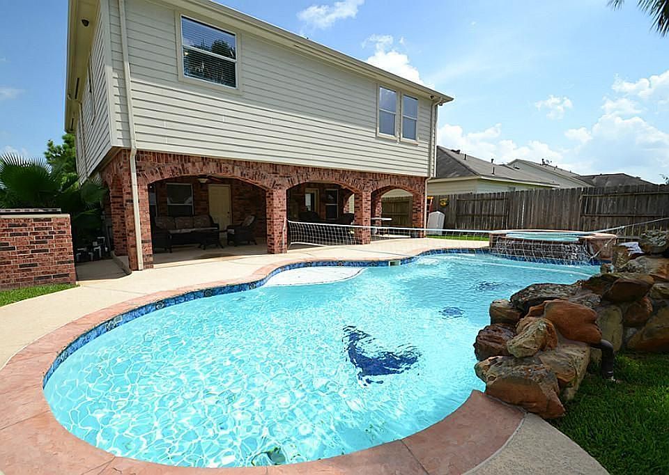 1st image of 18335 Barkers Crest Dr
