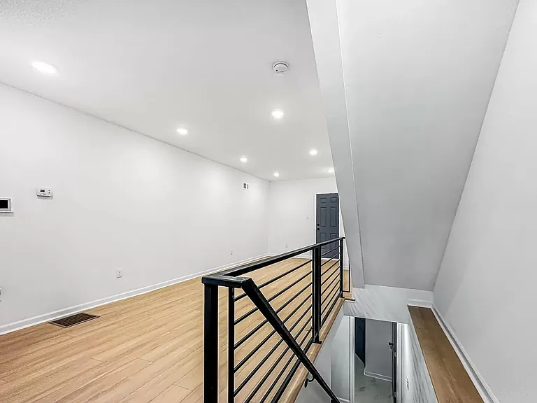 1050 N 46th St #1 — Photo 12