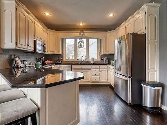 4th image of 5909 NE Coral Cir