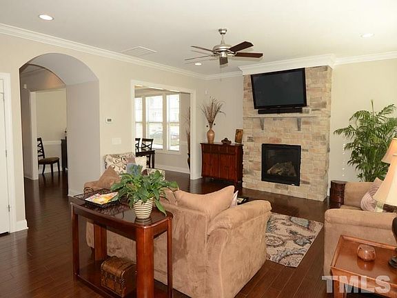 4th image of 58 Woods Manor Ln