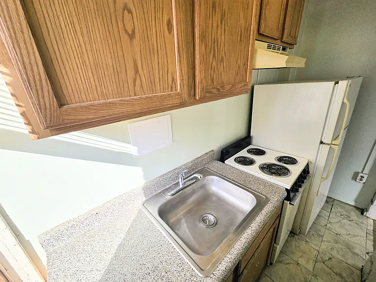 1416 Park Ave #2R — Photo 6