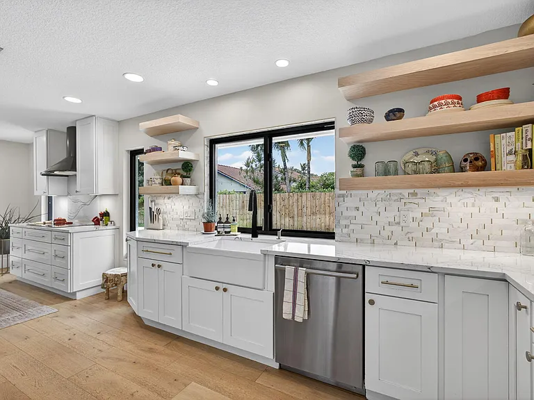 12897 La Rochelle Cir — Photo 22
