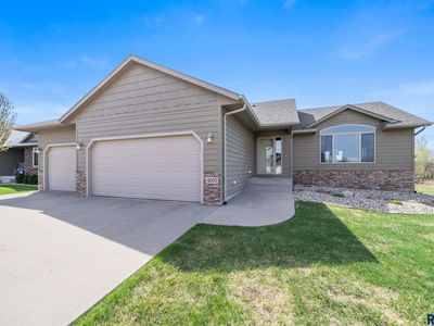 4007 W 77th St, Sioux Falls, SD, 57108