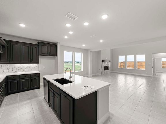 05_5612 Chevalier, Celina