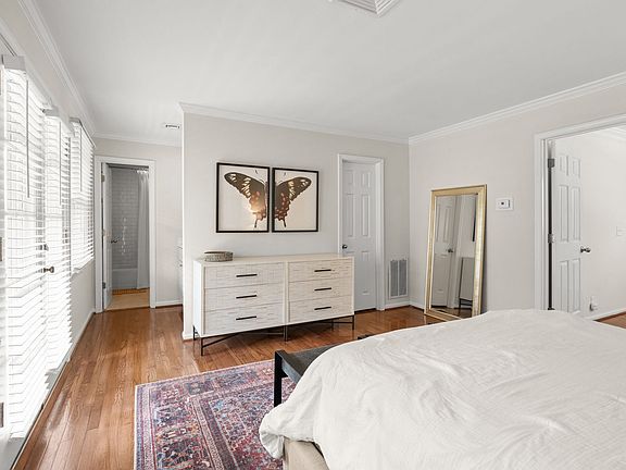 3rd image of 401 Bowling Ave