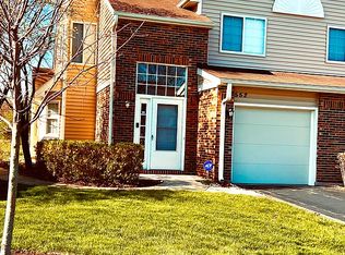 552 Canterbury Dr, Carol Stream, IL 60188