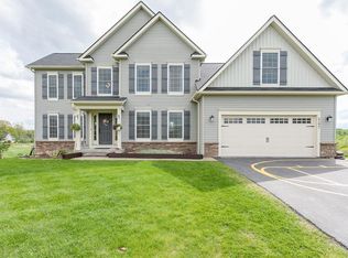 5197 Whitecliff Dr, Canandaigua, NY 14424