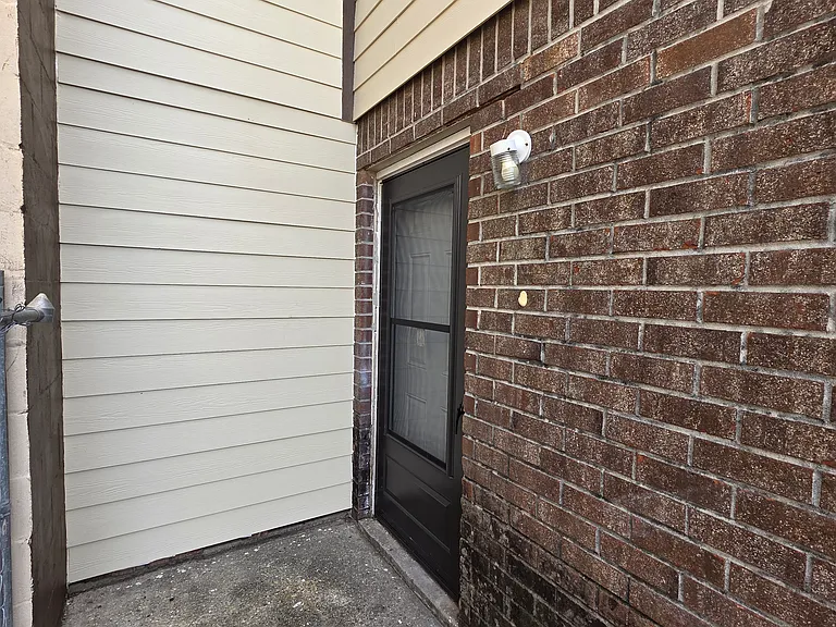 7831 Sail St — Photo 2