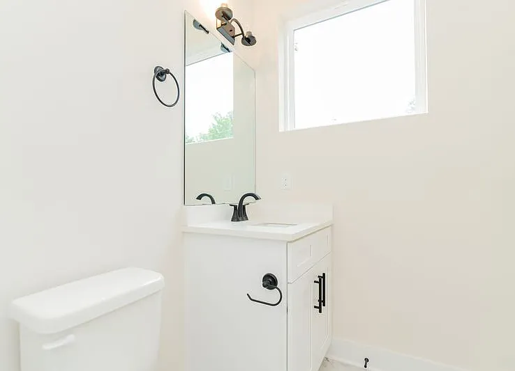 745 N Market St — Photo 30