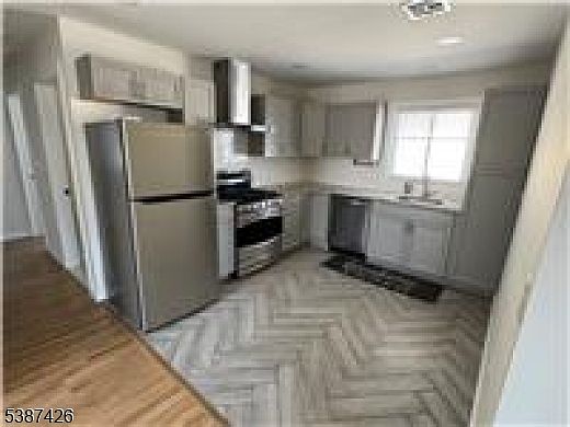 2nd image of 261 Schuyler Ave Floor 2